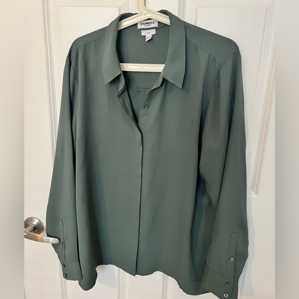 Sage green slim-fitted long sleeve button up shirt.